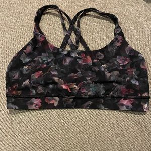 Lululemon sports bra SIZE 8 - inner cups removed